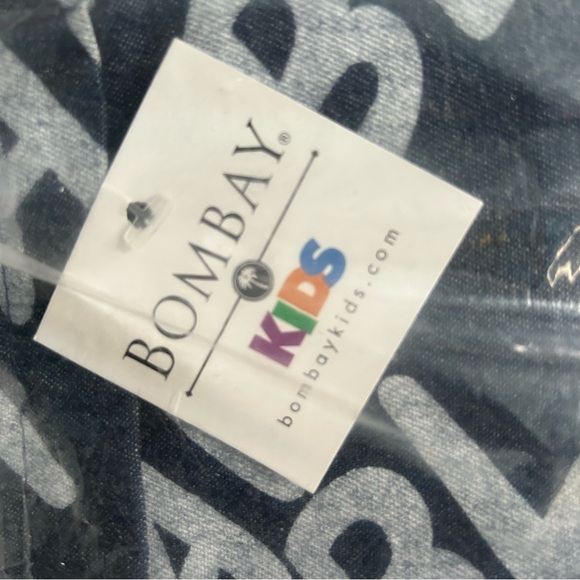 BOMBAY KIDS K-SHOE Pillow cover with removable pillow insert - Picture 6 of 15